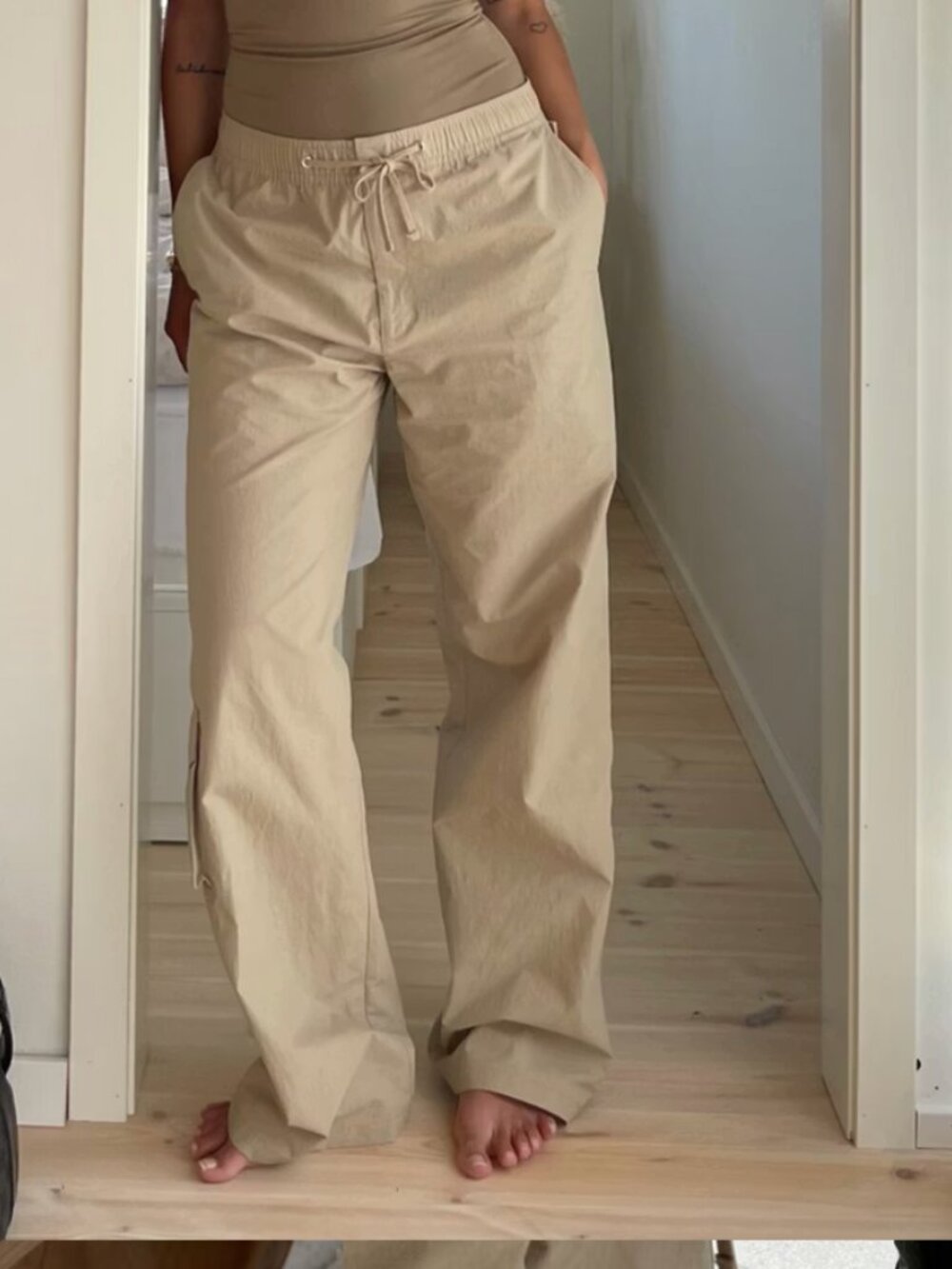 Djerf Avenue Sporty Pants Sand Wide Leg Cargo Size M